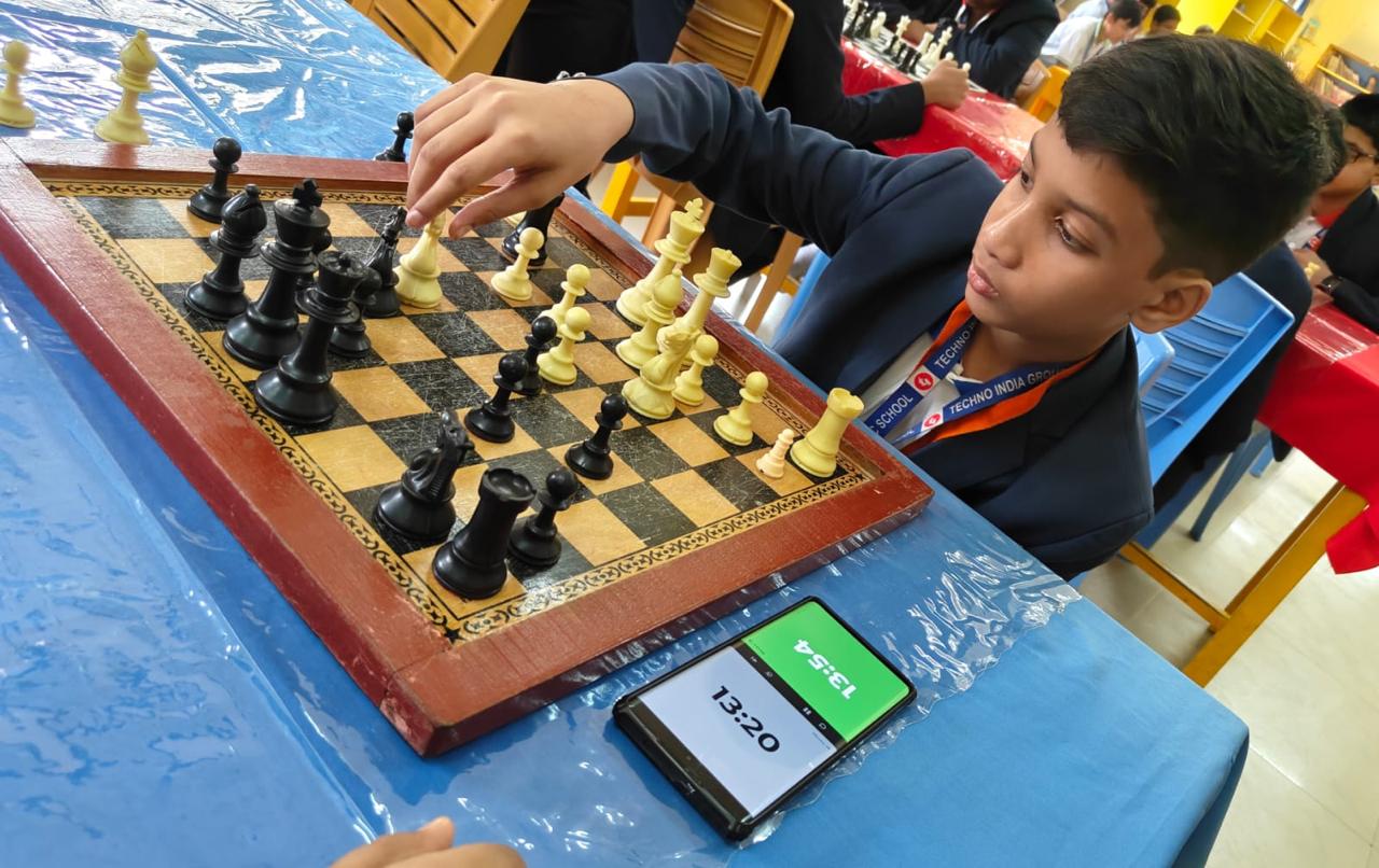 দাবায় মেধার নীরব লড়াই